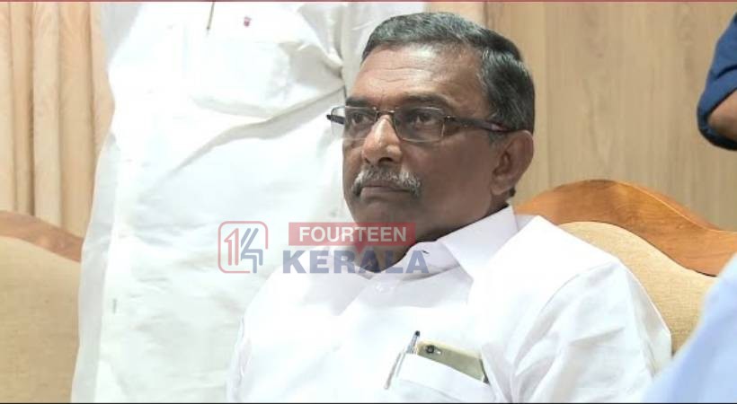 ശബരിമല സ്വർണ്ണക്കൊള്ള: എ.പത്മകുമാറിന്റെ വീട്ടിൽ നിന്നും നിർണായക രേഖകൾ പിടിച്ചെടുത്ത് SIT 1