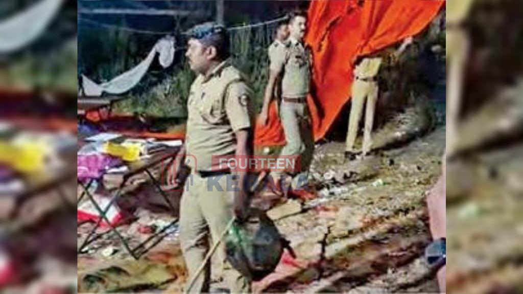 മീഞ്ചന്തയിലെ യുഡിഎഫ് തിരഞ്ഞെടുപ്പ് കമ്മിറ്റി ഓഫീസ് പോലീസ് പൊളിച്ചുമാറ്റി 1