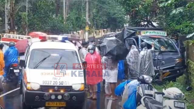 പേരാമ്പ്ര വെള്ളിയൂരിൽ വാഹനപകടം; പികപ്പ് വാനും ഗുഡ്സ് വാനും കൂട്ടിയിടിച്ച് ഡ്രൈവർമാർക്ക് പരിക്ക് 1