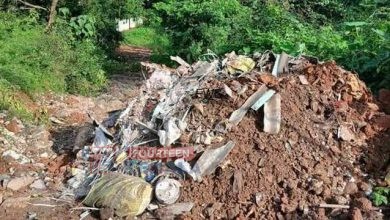 നടപ്പാതയിൽ കക്കൂസ് മാലിന്യം തള്ളി; മരുതോങ്കരയിൽ നാട്ടുകാരുടെ പ്രതിഷേധം 3