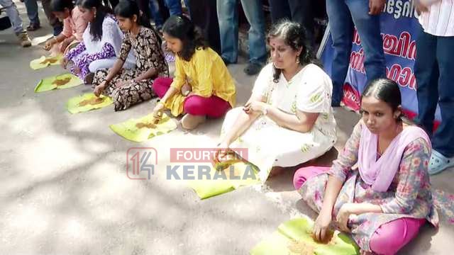 ഒരു വർഷമായി നിയമനം നടക്കുന്നില്ല; ‘മണ്ണ് തിന്ന്’ എൽപി സ്കൂൾ റാങ്ക് ഹോൾഡേഴ്സിന്റെ പ്രതിഷേധം 1