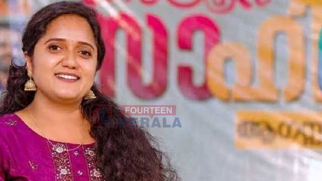 ശ്രീനാദേവി കുഞ്ഞമ്മ ഉൾപ്പെട്ട റേഷൻ കാർഡ് വിവാദം; തർക്കത്തിൽ അനാവശ്യമായി ഇടപെടരുത്, പോലീസിന് താക്കീതുമായി ഹൈക്കോടതി 1