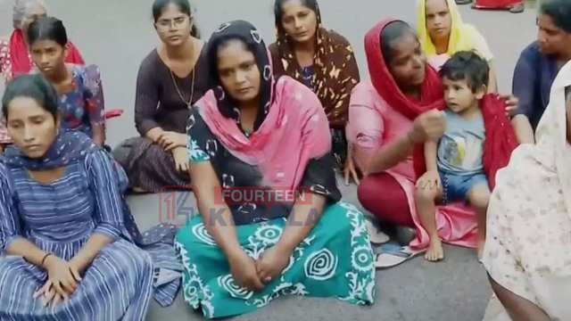 മഴയായാലും വെയിലായാലും എന്റെ കൊച്ചിന്റെ അപ്പനെ കൊണ്ടുവരുന്നതുവരെ ഇവിടെ ഇരുന്ന് പ്രതിഷേധിക്കും'; റോഡില് കുത്തിയിരുന്ന് പ്രതിഷേധിച്ച് കടലില് കാണാതായ ഷിജിൻ്റെ കുടുംബം 1