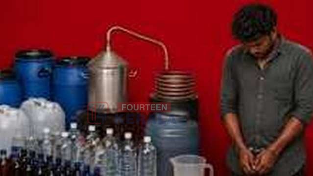 സ്കൂട്ടറിൽ മദ്യം കടത്തുന്നതിനിടെ പിടിയിലായതോടെ ചുരുളഴിഞ്ഞത് വൻ വ്യാജമദ്യ റാക്കറ്റ്; കിടപ്പുമുറിയിലെ ഡിസ്റ്റിലറി കണ്ട് ഞെട്ടി എക്സൈസ് സംഘം 1