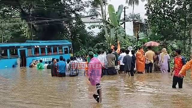 കോഴിക്കോട് പൂനൂരിൽ യാത്രക്കാരുമായി പോയ ബസ് വെള്ളത്തിൽ കുടുങ്ങി; യാത്രക്കാരെ രക്ഷപ്പെടുത്തി നാട്ടുകാർ 1