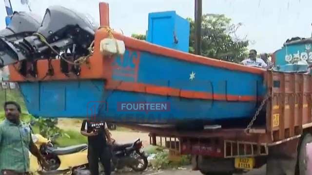 രക്ഷകരായി ‘കേരളത്തിന്റെ സൈന്യം’ വരുന്നു…; കൊല്ലത്തുനിന്ന് കൂടുതല് മത്സ്യബന്ധന ബോട്ടുകള് ആറന്മുള, റാന്നി മേഖലകളിലേക്ക് 1