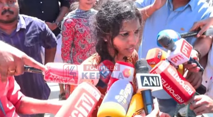 കേരള സര്വകലാശാല പരിപാടിയിലെ വന്ദേമാതരം; എസ്എഫ്ഐ മാര്ച്ചില് സംഘര്ഷം; വനിത പ്രവര്ത്തകര്ക്ക് ഉള്പ്പെടെ പരുക്ക് 1