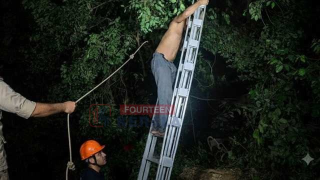 മരിച്ചുപോയ ബന്ധുക്കളുടെ അടുത്തേക്ക് പോകണമെന്ന്, മരത്തിൽ കയറി ആത്മഹത്യാ ഭീഷണി മുഴക്കിമുഴക്കിയ യുവാവിനെ സാഹസികമായി രക്ഷപ്പെടുത്തി 1