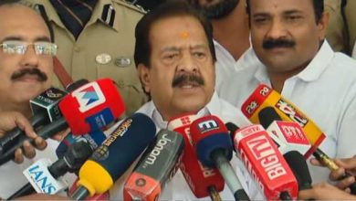 റിപ്പോർട്ടർ ടിവിയിലെ റെയ്ഡ് നടപടിക്രമങ്ങൾ പാലിച്ച്; മാധ്യമ സ്വാതന്ത്ര്യത്തെപ്പറ്റി CPIM പഠിപ്പിക്കേണ്ട: മന്ത്രി രമേശ് ചെന്നിത്തല 4