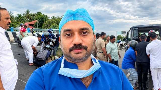 ആ രോഗിയെ അങ്ങനെയല്ല കൈകാര്യം ചെയ്യേണ്ടത്; മുഖ്യമന്ത്രിയുടെ വിഡിയോ കണ്ടപ്പോൾ സങ്കടം തോന്നി'; ഡോ. മനോജ് വെള്ളനാടിന്റെ ഫേസ് ബുക്ക് പോസ്റ്റ് ചർച്ചയാകുന്നു 1