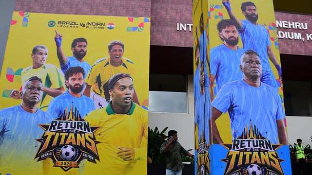 കൊച്ചിക്ക് ഇന്ന് ആഘോഷരാവ്: ഇന്ത്യ ഓള് സ്റ്റാര്സ് ഇലവന് – ബ്രസീല് ലെജന്ഡ്സ് ആവേശപ്പോര് ഇന്ന് 1