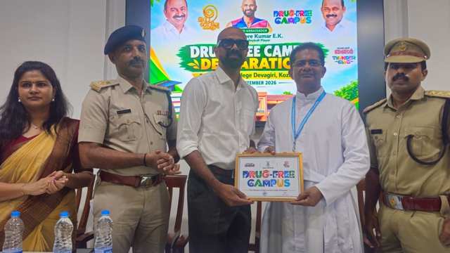 ദേവഗിരി സെൻ്റ്ജോസഫ്സ് കോളേജിനെ ഡ്രഗ് ഫ്രീ ക്യാമ്പസായി പ്രഖ്യാപിച്ചു 1