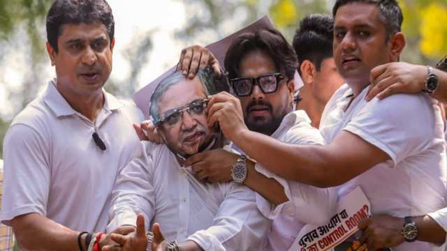 ഗ്യാനേഷ് കുമാറിൻ്റെ രാജി; യൂത്ത് കോൺഗ്രസിന്റെ ജന്തർ മന്തർ പ്രതിഷേധത്തിന് അനുമതി നിഷേധിച്ച് ഡൽഹി പൊലീസ് 1