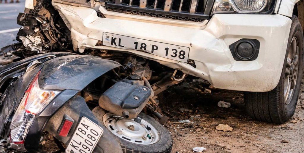കോഴിക്കോട് നാദാപുരത്ത് വാഹനാപകടം; ഒരാൾക്ക് ഗുരുതര പരിക്ക് 1