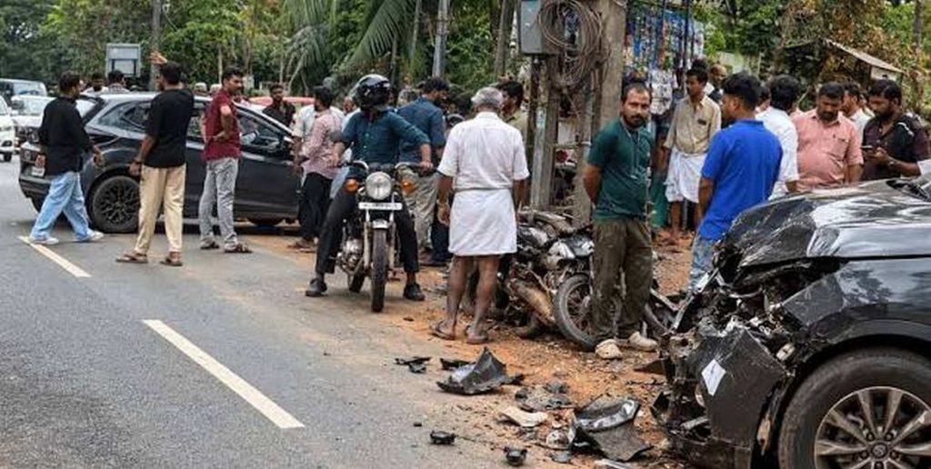കോഴിക്കോട് കുറ്റ്യാടിയിൽ കാറും ബൈക്കും കൂട്ടിയിടിച്ച് അപകടം; നാദാപുരം വളയം സ്വദേശിക്ക് ഗുരുതരപരിക്ക് 1