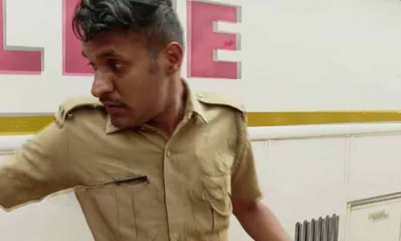 മദ്യപിച്ചെത്തി ഇടിവളയിട്ട് എസ്എഫ്ഐ പ്രവർത്തകരെ മർദ്ദിച്ചെന്ന് ആരോപണം; പാലക്കാട് പൊലീസ് ഉദ്യോഗസ്ഥന് സസ്പെൻഷൻ 1