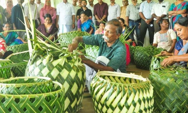 സംസ്ഥാന സ്കൂള് കായികമേളയ്ക്ക് ഹരിത വരവേല്പ്പ്; നാടന് കരവിരുതിന്റെ കൗതുകവുമായി വല്ലം മെടയല് മത്സരം 1