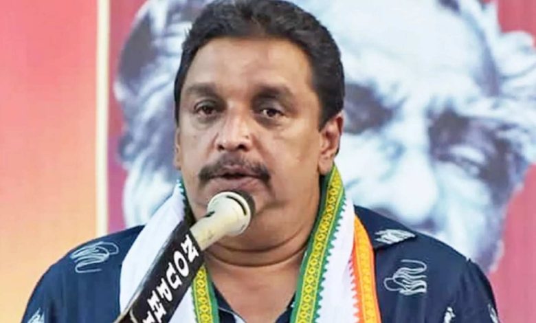 കാണ്ടാ മൃഗത്തിന്റെ തൊലിക്കട്ടിയുള്ള മന്ത്രിയെ മയക്കുവെടി വെയ്ക്കണം; ഷിബു ബേബി ജോണിനെതിരെ വിവാദ പരാമർശവുമായി സിപിഐഎം നേതാവ് 1