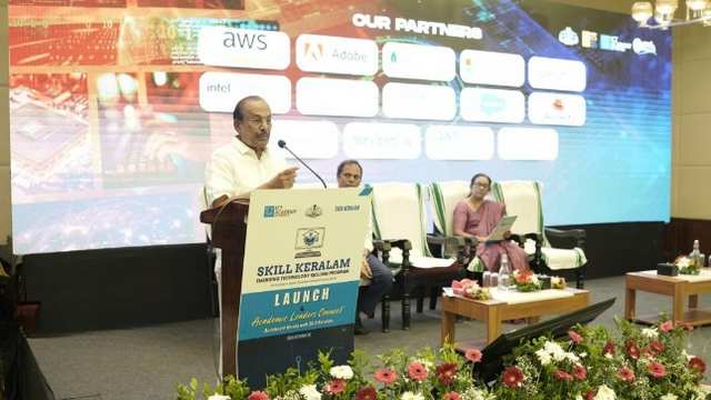 'ഡിഗ്രിക്ക് മാത്രം ഇന്ന് വിലയില്ല; യുവാക്കളെ സ്കിൽ പ്രോഗ്രാമുകളിലൂടെ പാകപ്പെടുത്തിയാൽ അദ്ഭുതങ്ങൾ സൃഷ്ടിക്കാം' - മന്ത്രി പി.കെ. കുഞ്ഞാലിക്കുട്ടി 1